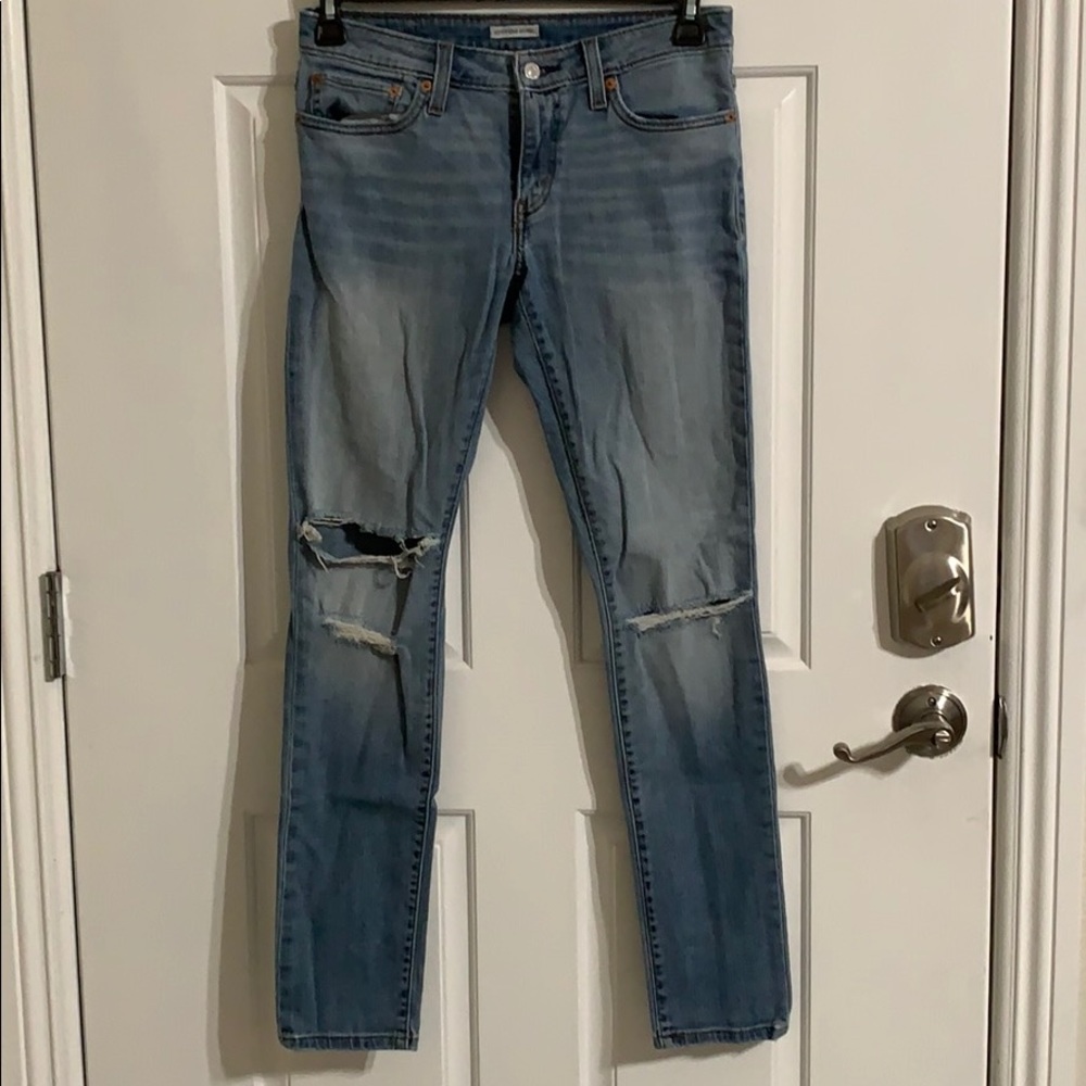 Women’s boyfriend skinny Levis jeans